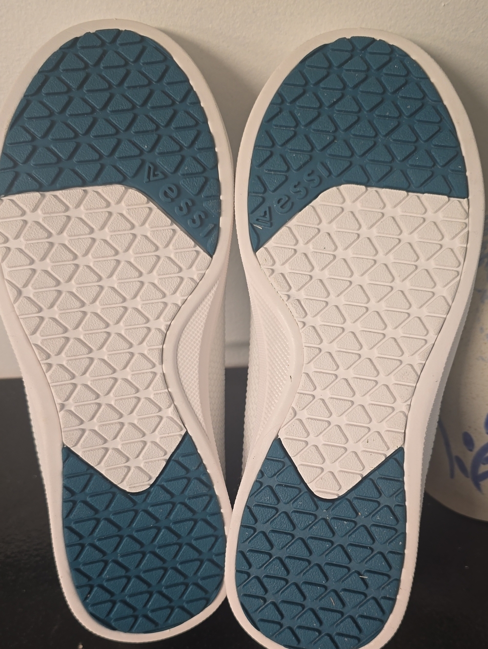 NIB Vessi Adult Weekend 1.5 Waterproof Sneakers Marble White Women's Size 8 - Picture 6 of 6